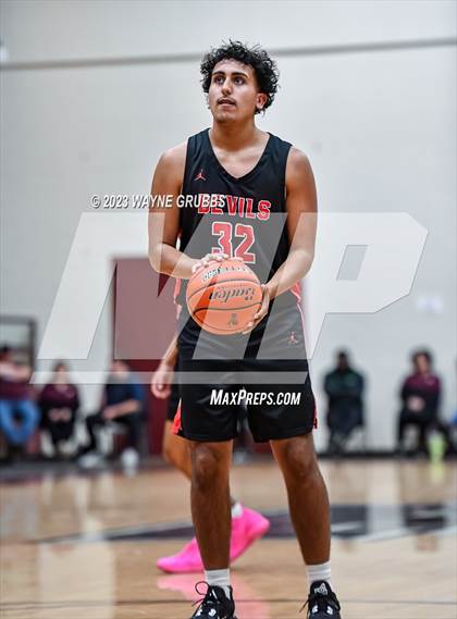 Thumbnail 3 in Jefferson vs. Chapel Hill (Holiday Hoops Classic) photogallery.