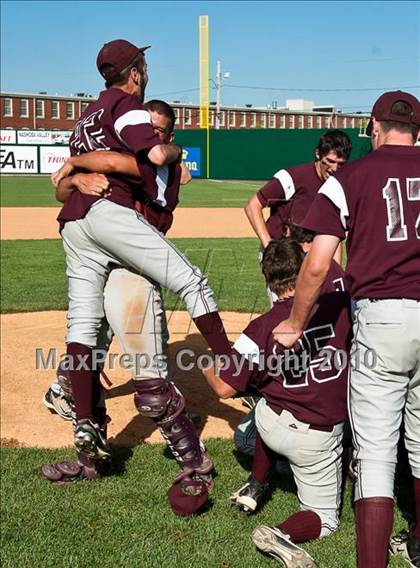 Thumbnail 3 in Duxbury vs. Northbridge (MIAA Division 2 Final) photogallery.