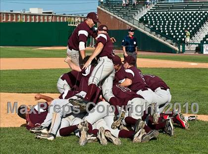 Thumbnail 3 in Duxbury vs. Northbridge (MIAA Division 2 Final) photogallery.