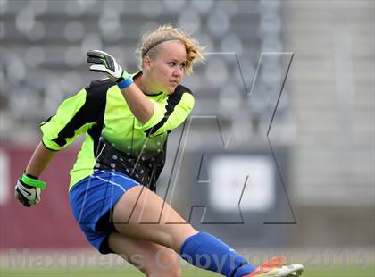 Thumbnail 2 in Cheyenne Mountain vs. Broomfield (CHSAA 4A Final) photogallery.