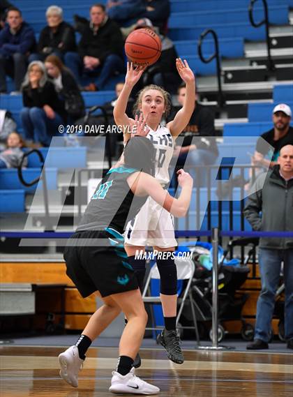 Thumbnail 1 in Farmington vs. Corner Canyon (UHSAA 5A Quarterfinals) photogallery.