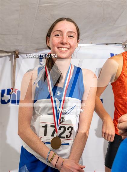 Thumbnail 2 in UIL Cross Country 3A Finals photogallery.
