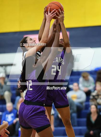 Thumbnail 2 in Winchester Thurston vs Shenango (Shenango Winter Tournament) photogallery.