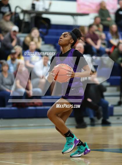 Thumbnail 2 in Winchester Thurston vs Shenango (Shenango Winter Tournament) photogallery.