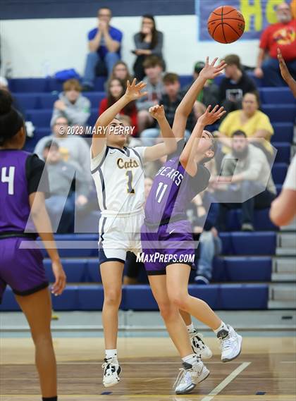 Thumbnail 2 in Winchester Thurston vs Shenango (Shenango Winter Tournament) photogallery.