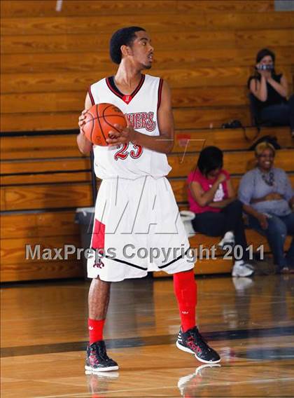 Thumbnail 2 in Klein Collins vs. Duncanville (McDonald's Texas Invitational) photogallery.