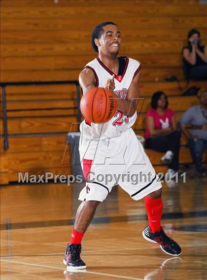Thumbnail 1 in Klein Collins vs. Duncanville (McDonald's Texas Invitational) photogallery.