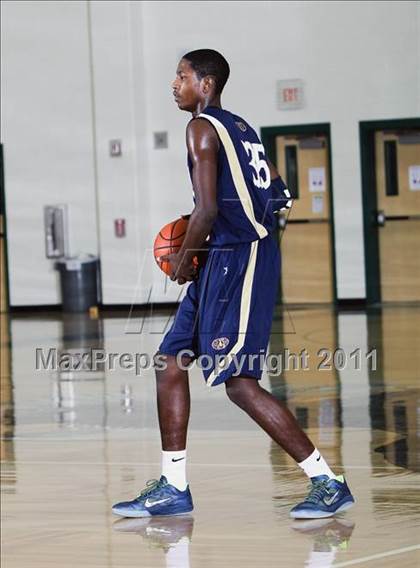Thumbnail 1 in Klein Collins vs. Duncanville (McDonald's Texas Invitational) photogallery.