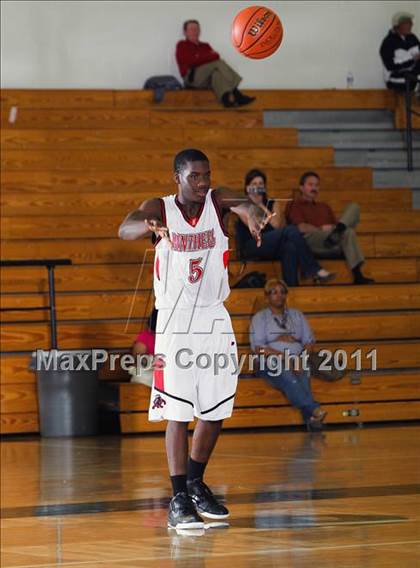 Thumbnail 2 in Klein Collins vs. Duncanville (McDonald's Texas Invitational) photogallery.