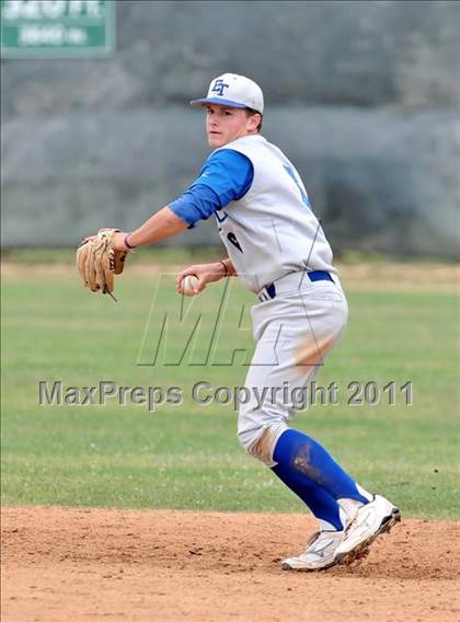 Thumbnail 3 in El Toro @ Esperanza photogallery.