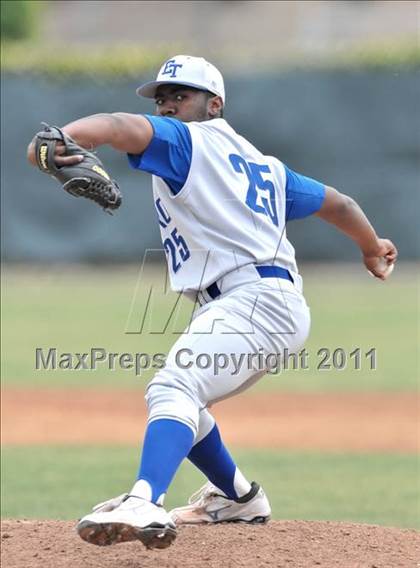 Thumbnail 2 in El Toro @ Esperanza photogallery.