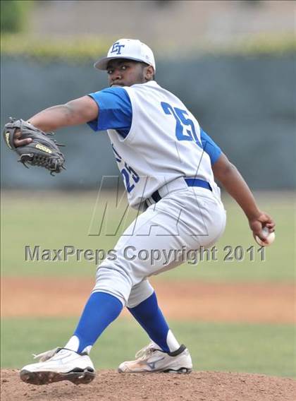 Thumbnail 3 in El Toro @ Esperanza photogallery.
