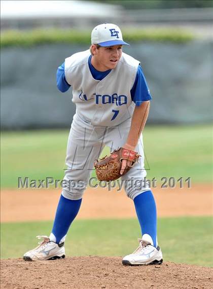 Thumbnail 2 in El Toro @ Esperanza photogallery.