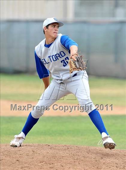 Thumbnail 2 in El Toro @ Esperanza photogallery.