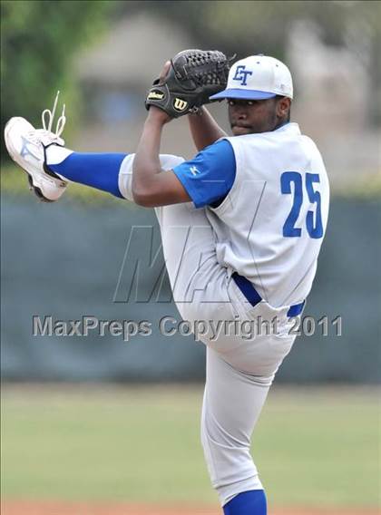 Thumbnail 2 in El Toro @ Esperanza photogallery.