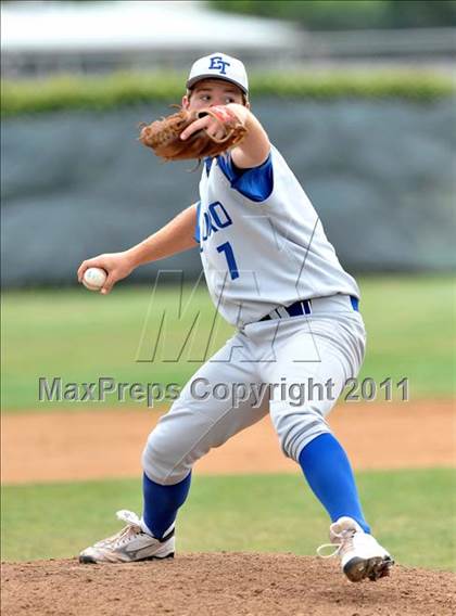 Thumbnail 2 in El Toro @ Esperanza photogallery.