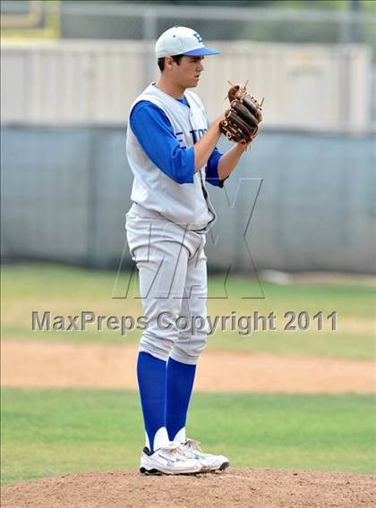 Thumbnail 3 in El Toro @ Esperanza photogallery.