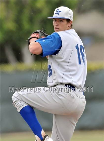 Thumbnail 2 in El Toro @ Esperanza photogallery.