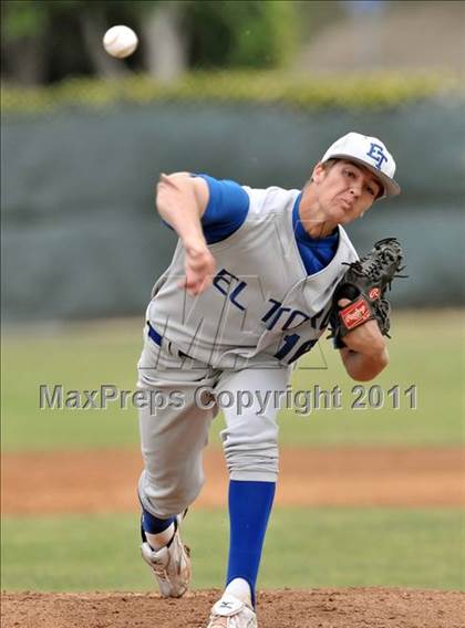 Thumbnail 1 in El Toro @ Esperanza photogallery.
