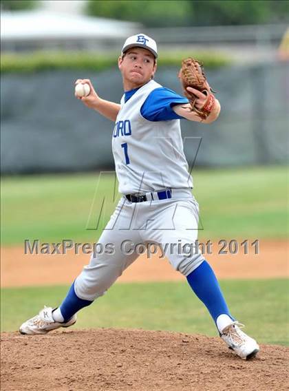 Thumbnail 3 in El Toro @ Esperanza photogallery.