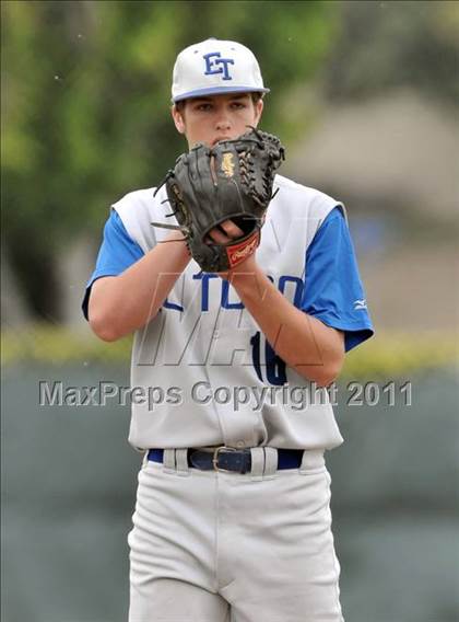Thumbnail 2 in El Toro @ Esperanza photogallery.