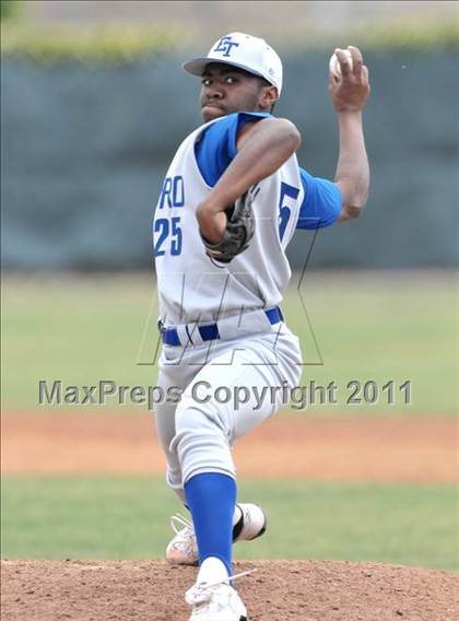 Thumbnail 3 in El Toro @ Esperanza photogallery.