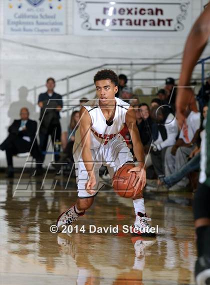 Thumbnail 3 in Sacred Heart Cathedral vs. Salesian College Preparatory (Gridley Invitational) photogallery.