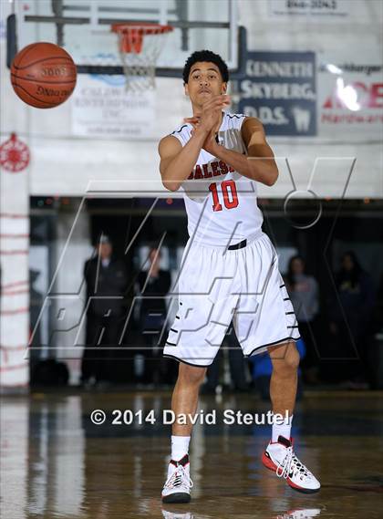 Thumbnail 3 in Sacred Heart Cathedral vs. Salesian College Preparatory (Gridley Invitational) photogallery.