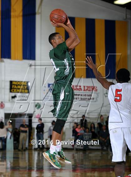 Thumbnail 2 in Sacred Heart Cathedral vs. Salesian College Preparatory (Gridley Invitational) photogallery.