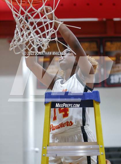Thumbnail 2 in Brusly vs. Iota (LHSAA 3A Quarterfinal Playoff) photogallery.