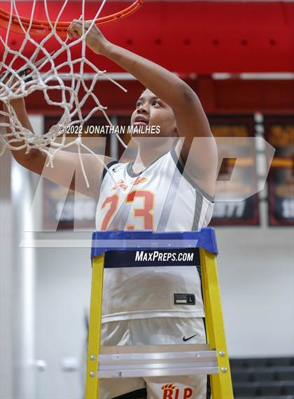 Thumbnail 3 in Brusly vs. Iota (LHSAA 3A Quarterfinal Playoff) photogallery.