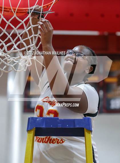 Thumbnail 3 in Brusly vs. Iota (LHSAA 3A Quarterfinal Playoff) photogallery.