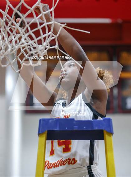 Thumbnail 3 in Brusly vs. Iota (LHSAA 3A Quarterfinal Playoff) photogallery.