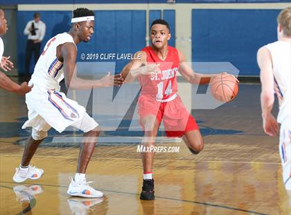 Thumbnail 2 in St. John's vs James Island (Rotary Roundball Classic) photogallery.