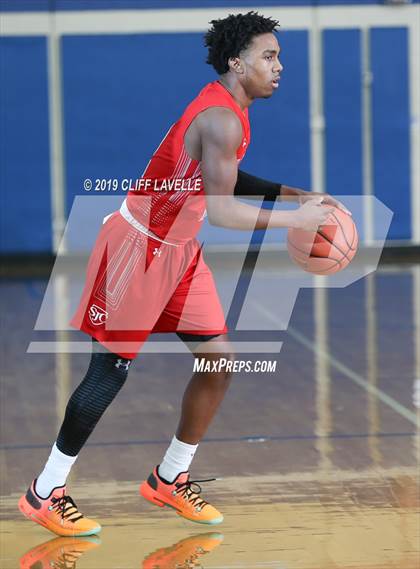 Thumbnail 3 in St. John's vs James Island (Rotary Roundball Classic) photogallery.