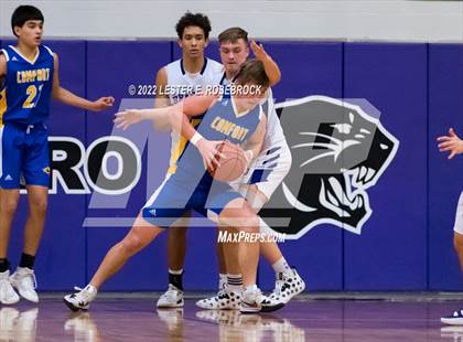 Thumbnail 3 in Stockdale vs. Comfort (UIL 3A Bi-District Playoffs) photogallery.