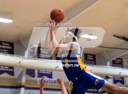 Thumbnail 2 in Stockdale vs. Comfort (UIL 3A Bi-District Playoffs) photogallery.