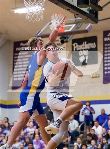 Thumbnail 2 in Stockdale vs. Comfort (UIL 3A Bi-District Playoffs) photogallery.