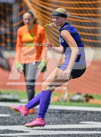 Thumbnail 1 in Hendrickson vs. Port Neches-Groves (UIL Soccer 5A Region 3 Regional Semifinal) photogallery.
