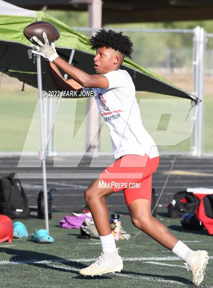 Thumbnail 1 in Centennial vs. Deer Valley (Pinnacle 7-on-7 Tournament) photogallery.
