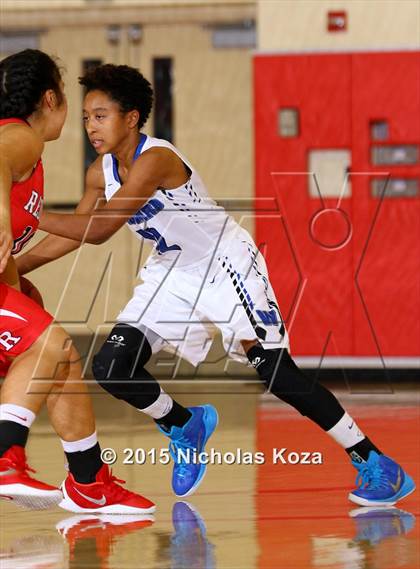 Thumbnail 3 in Windward vs. Redondo Union (Battle at the Beach Classic) photogallery.
