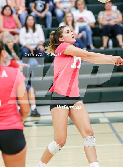 Thumbnail 2 in Great Oak @ Murrieta Mesa photogallery.