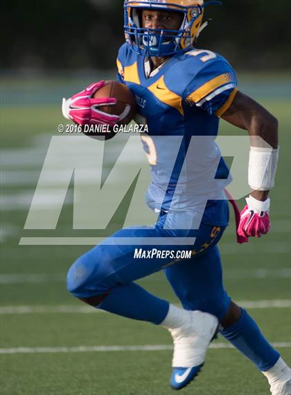 Thumbnail 2 in Northwestern vs Booker T Washington photogallery.