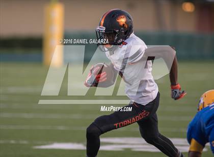 Thumbnail 2 in Northwestern vs Booker T Washington photogallery.