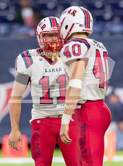 Thumbnail 2 in Lamar vs Atasococita (UIL 6A Regional Playoff) photogallery.