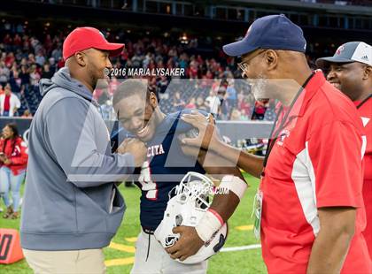 Thumbnail 1 in Lamar vs Atasococita (UIL 6A Regional Playoff) photogallery.