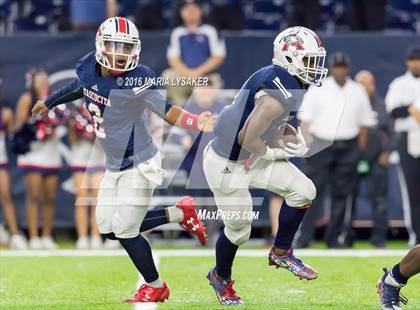 Thumbnail 2 in Lamar vs Atasococita (UIL 6A Regional Playoff) photogallery.