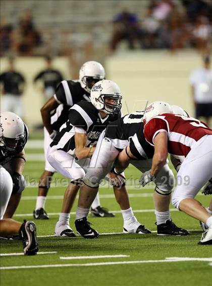 Thumbnail 1 in 2009 THSCA All-Star Football Game photogallery.