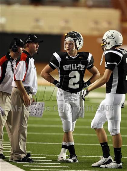 Thumbnail 3 in 2009 THSCA All-Star Football Game photogallery.