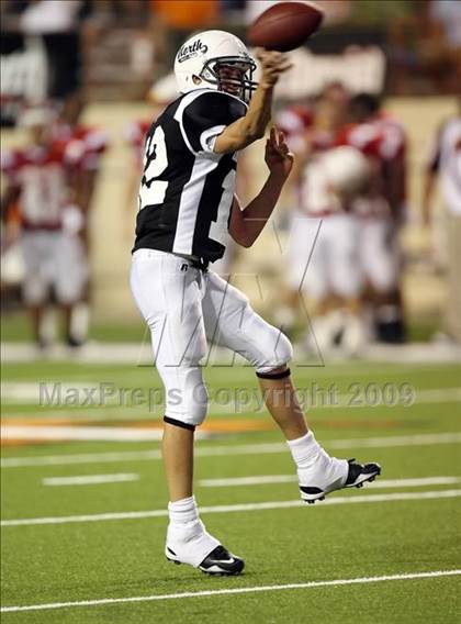 Thumbnail 3 in 2009 THSCA All-Star Football Game photogallery.